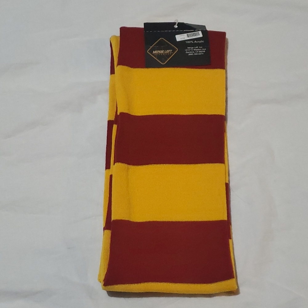 Merge left Knit scarf.